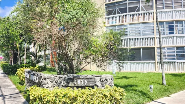 $2,100 | 1475 Northeast 125th Terrace, Unit 408H, North Miami, FL 33161