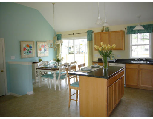 27 Brewster Road, Unit 4 Stoughton, MA 02072 - Photo 3 of 9 Gallery Image 3