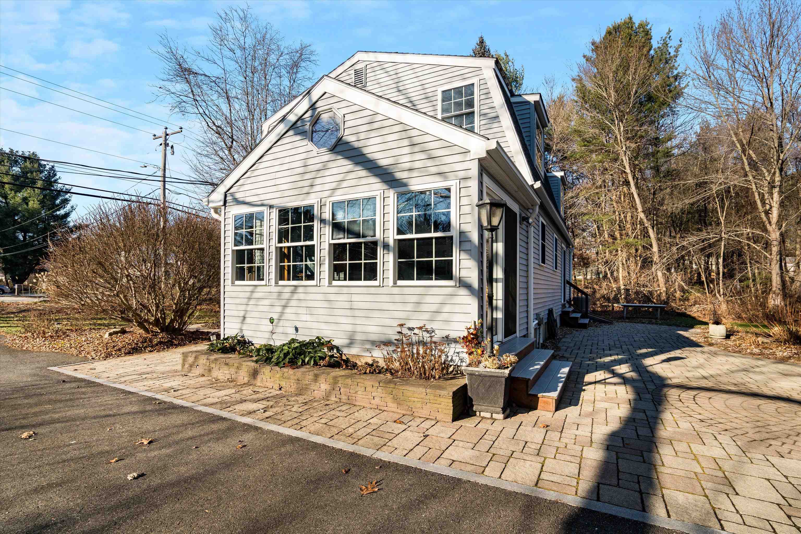 40 Dracut Road Hudson, NH 03051 - Photo 17 of 31