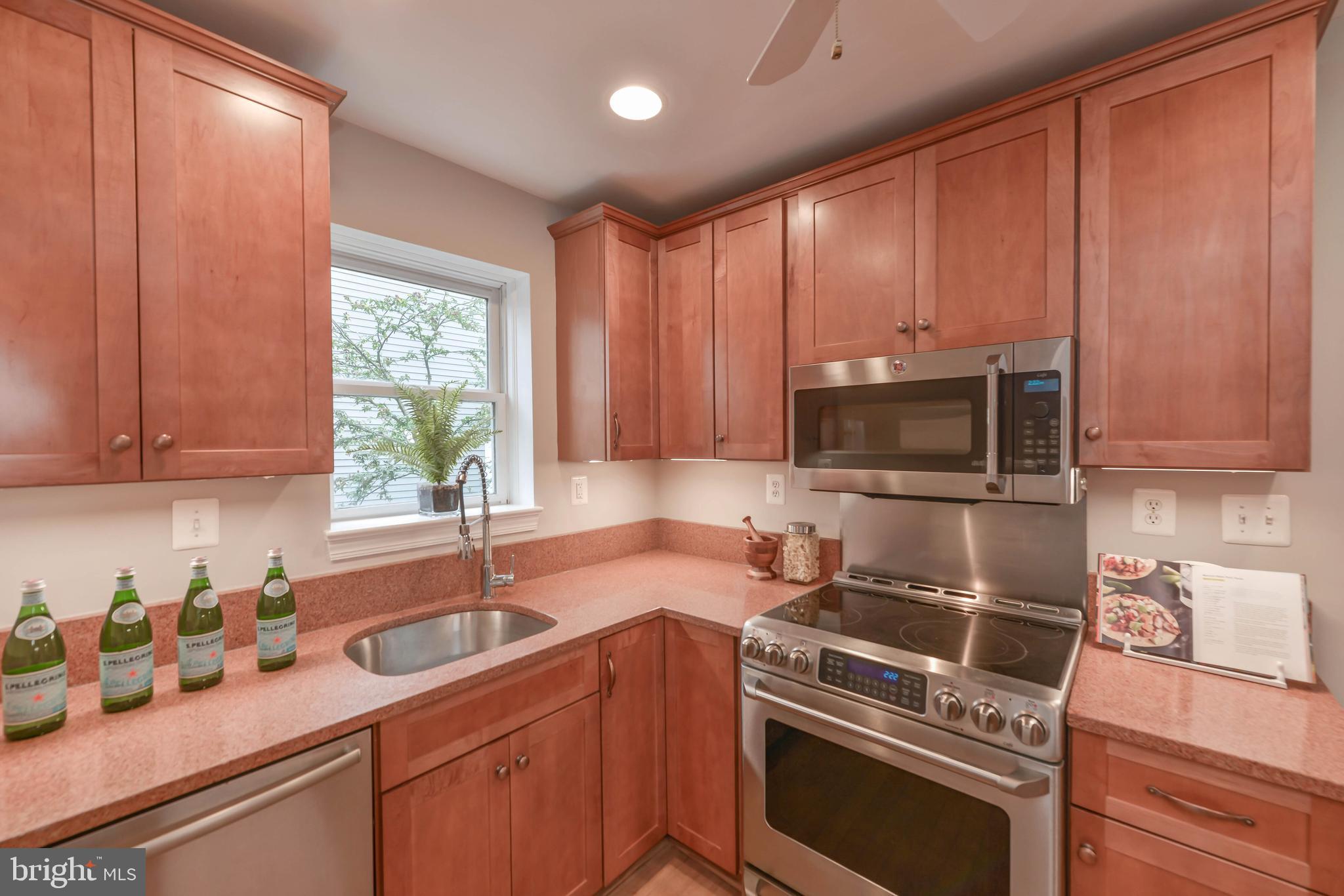 6484 Little Falls Road Arlington, VA 22213 - Photo 19 of 74 Sweet kitchen