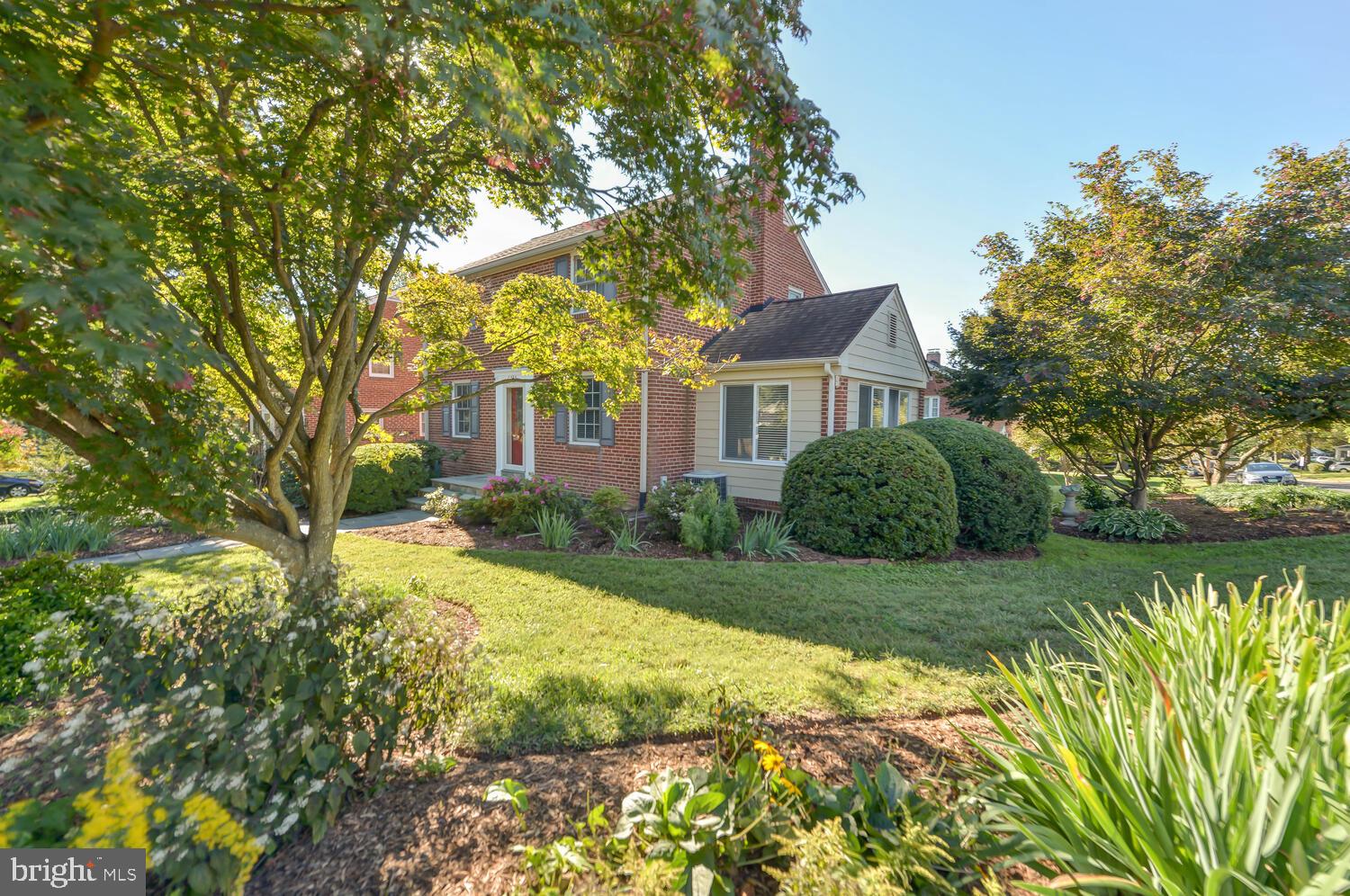 6484 Little Falls Road Arlington, VA 22213 - Photo 3 of 74 Large corner lot
