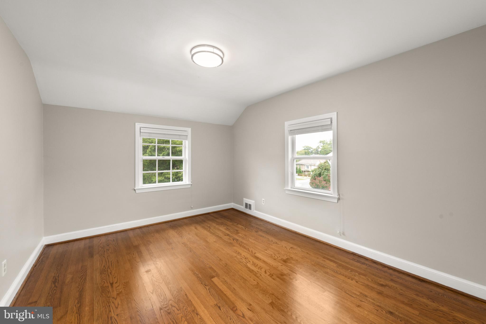 6484 Little Falls Road Arlington, VA 22213 - Photo 57 of 74 2nd upper bedroom also spacious with hardwoods