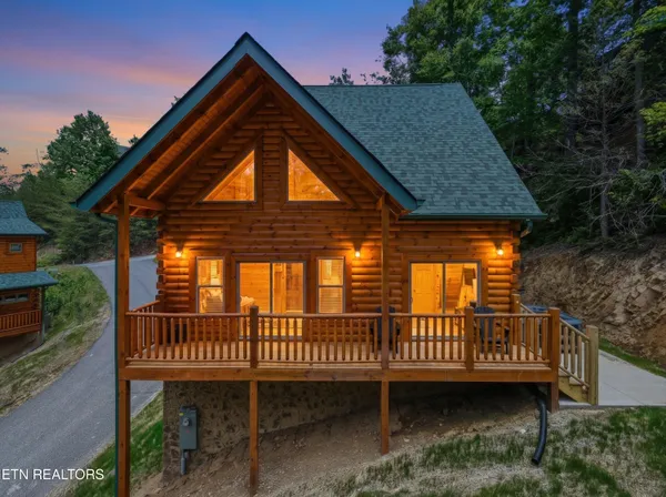 $980,000 | 2107 Vly Crk Way, Pigeon Forge, TN 37862