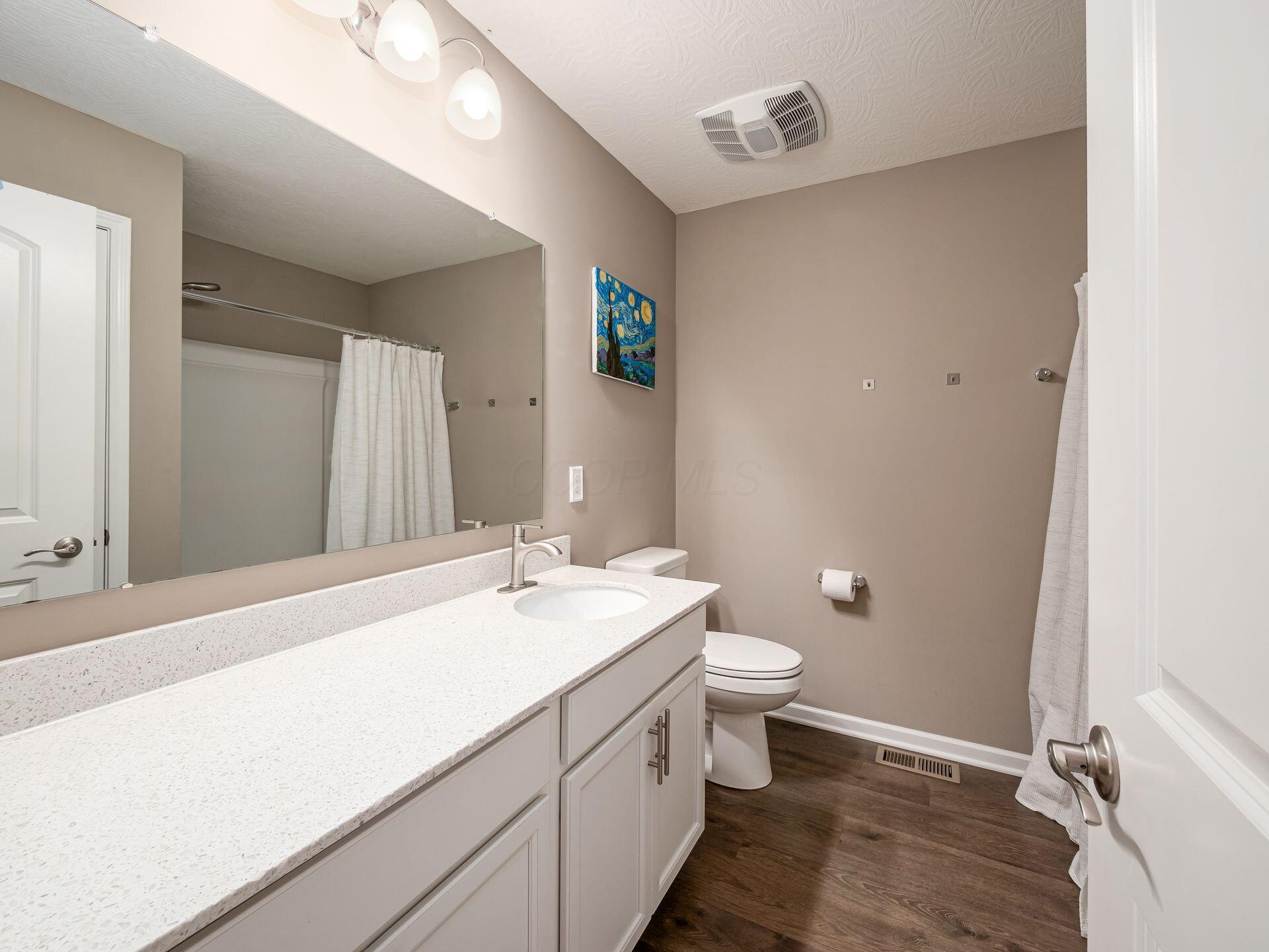 404 Colony Ridge Drive Delaware, OH 43015 - Photo 30 of 47 Shared hall bath