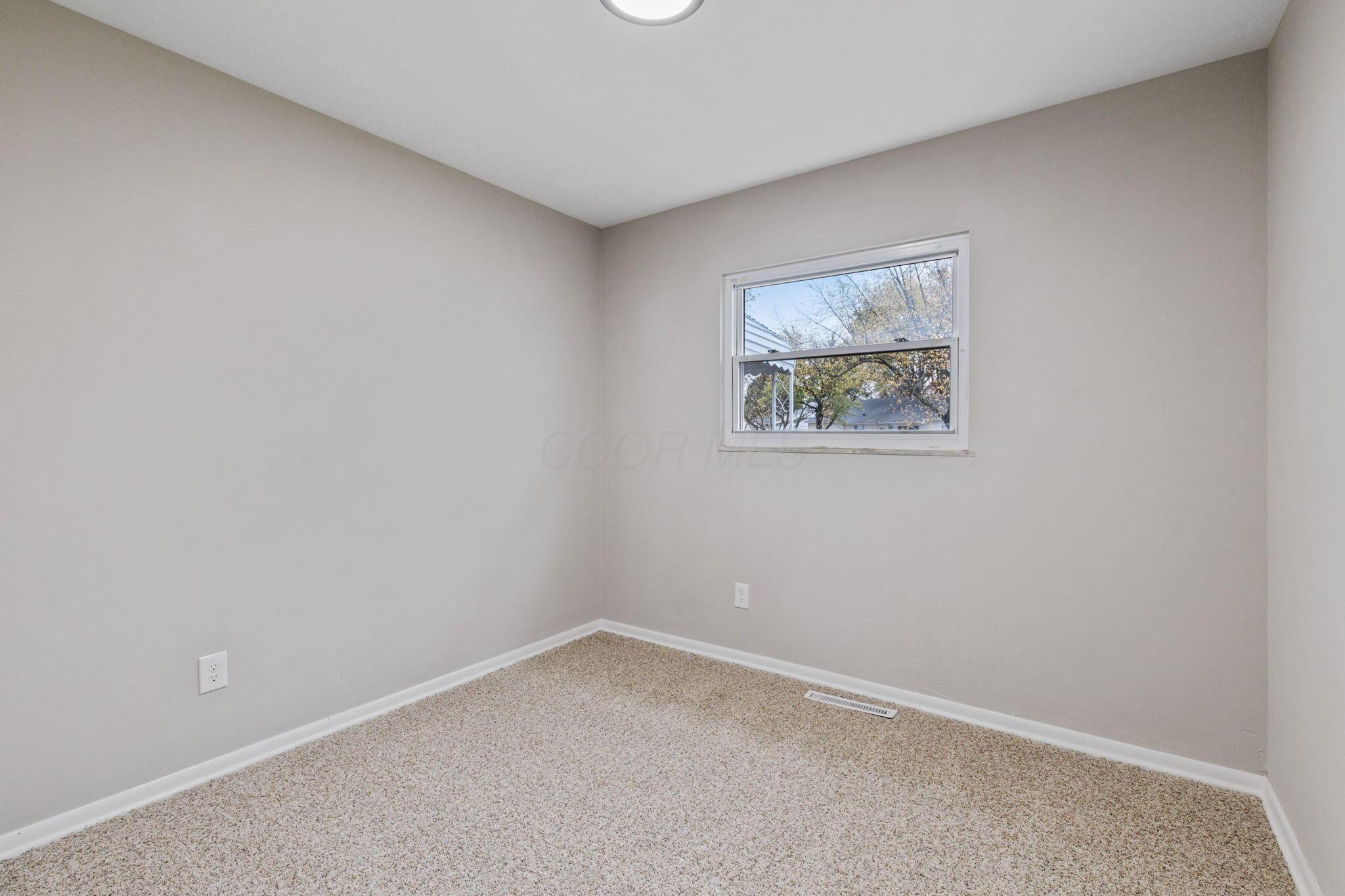 89 Redmond Road Columbus, OH 43228 - Photo 16 of 25 2024-11-22 89 Redmond Rd 051