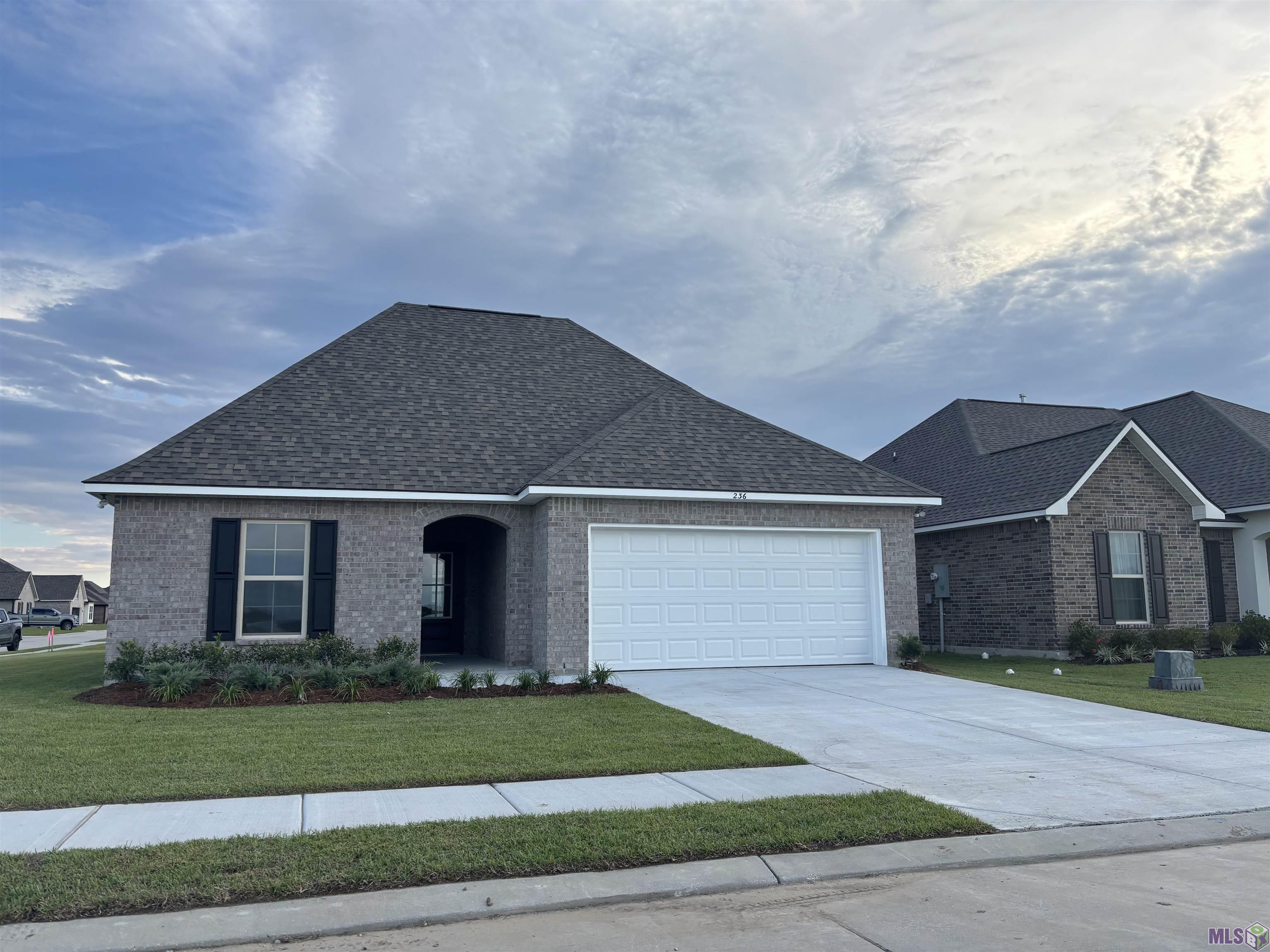 236 Spring Grove Loop Thibodaux, LA 70301 - Photo 1 of 6 Gallery Image 1