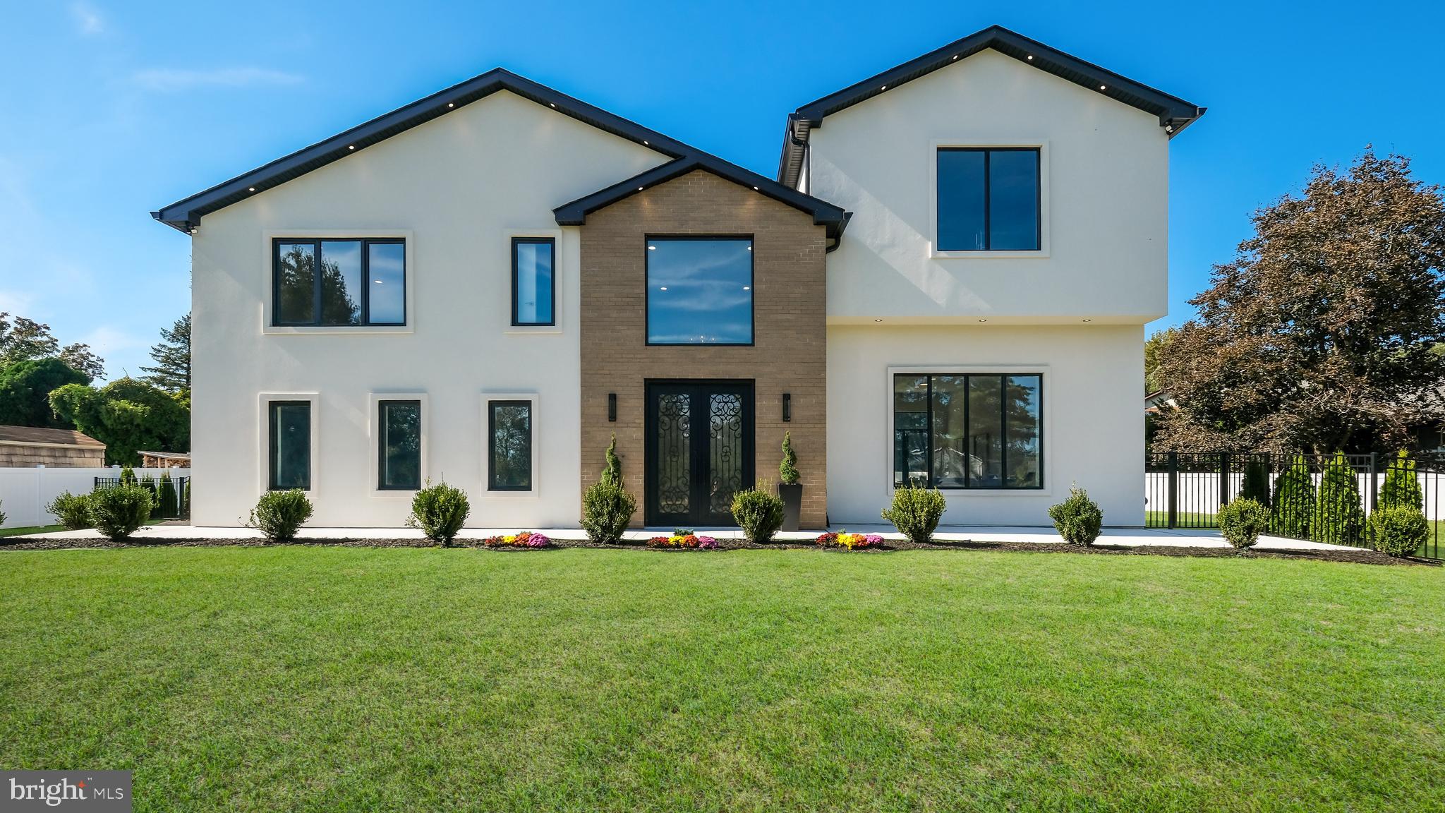 Exquisite, fully updated home  across from  Park