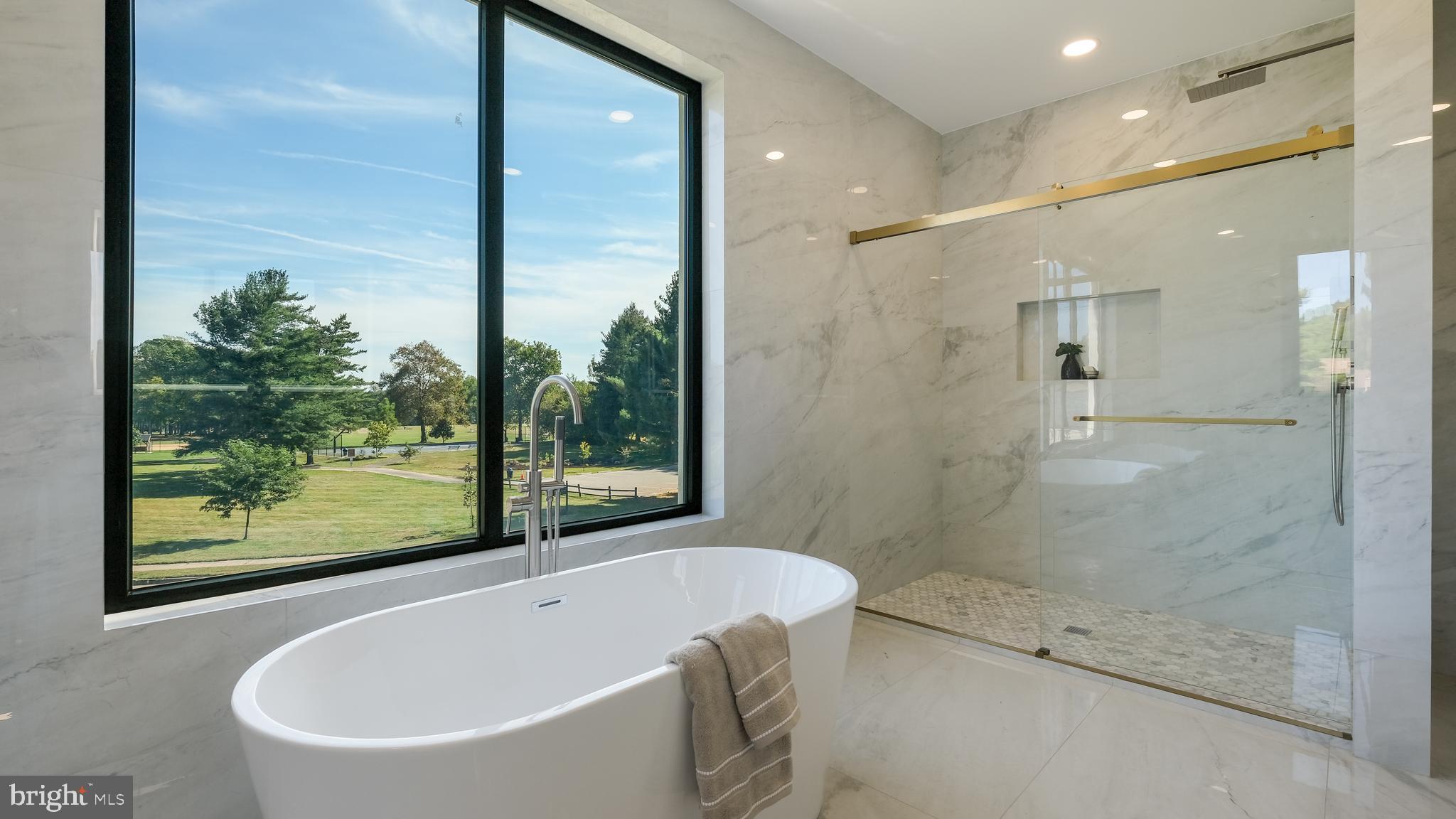 3750 Wheatsheaf Road Huntingdon Valley, PA 19006 - Photo 23 of 41 Luxurious soaking tub