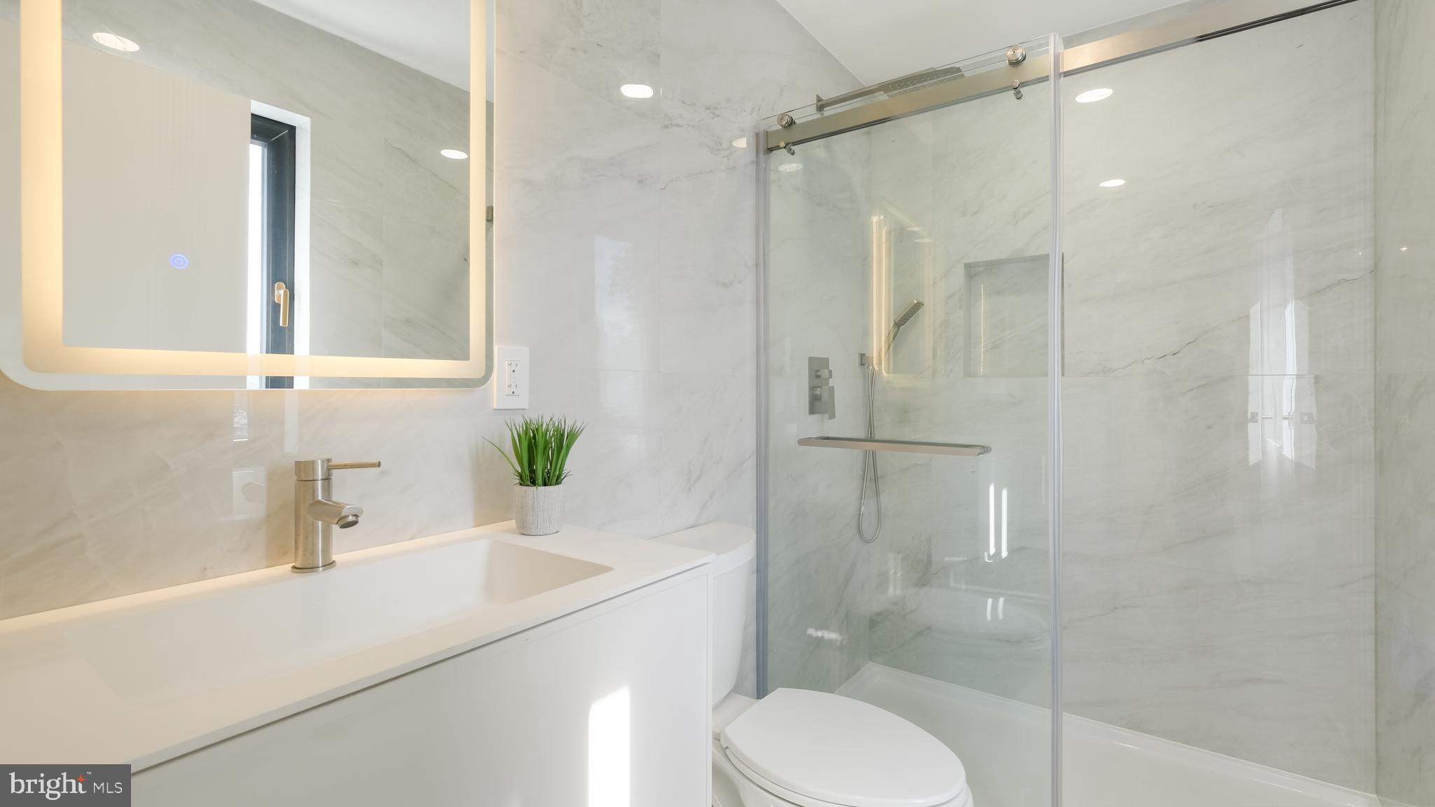 3750 Wheatsheaf Road Huntingdon Valley, PA 19006 - Photo 25 of 41 Full Bathroom ensuite for Bedroom #2