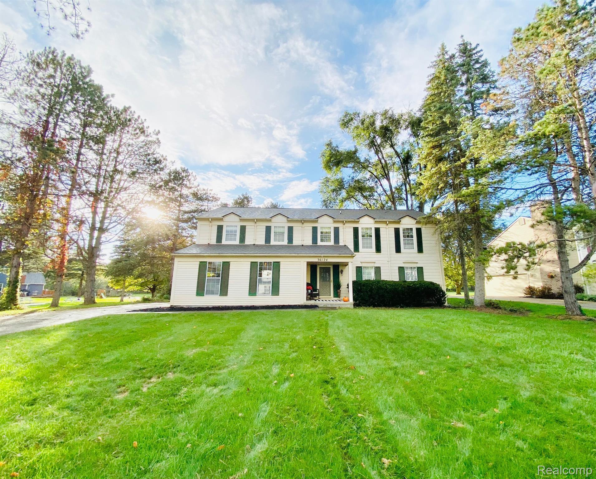 36124 Fredericksburg Road Farmington, MI 48331 - Photo 1 of 23 Gallery Image 1