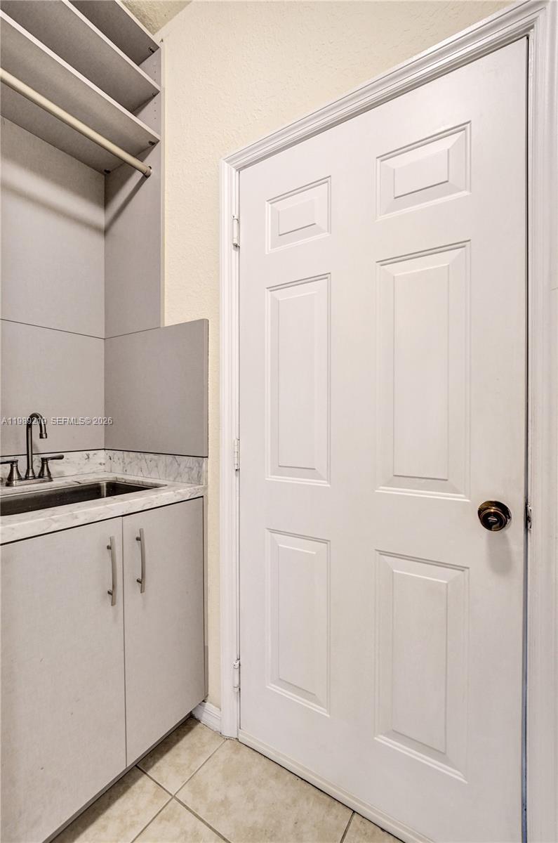 3936 Cascade Terrace Weston, FL 33332 - Photo 36 of 90 a bathroom with a sink and mirror