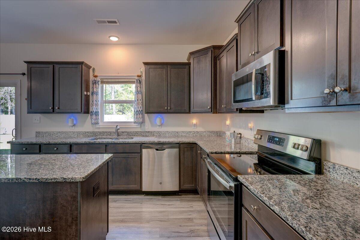 326 Station House Road New Bern, NC 28562 - Photo 11 of 35 Kitchen 2