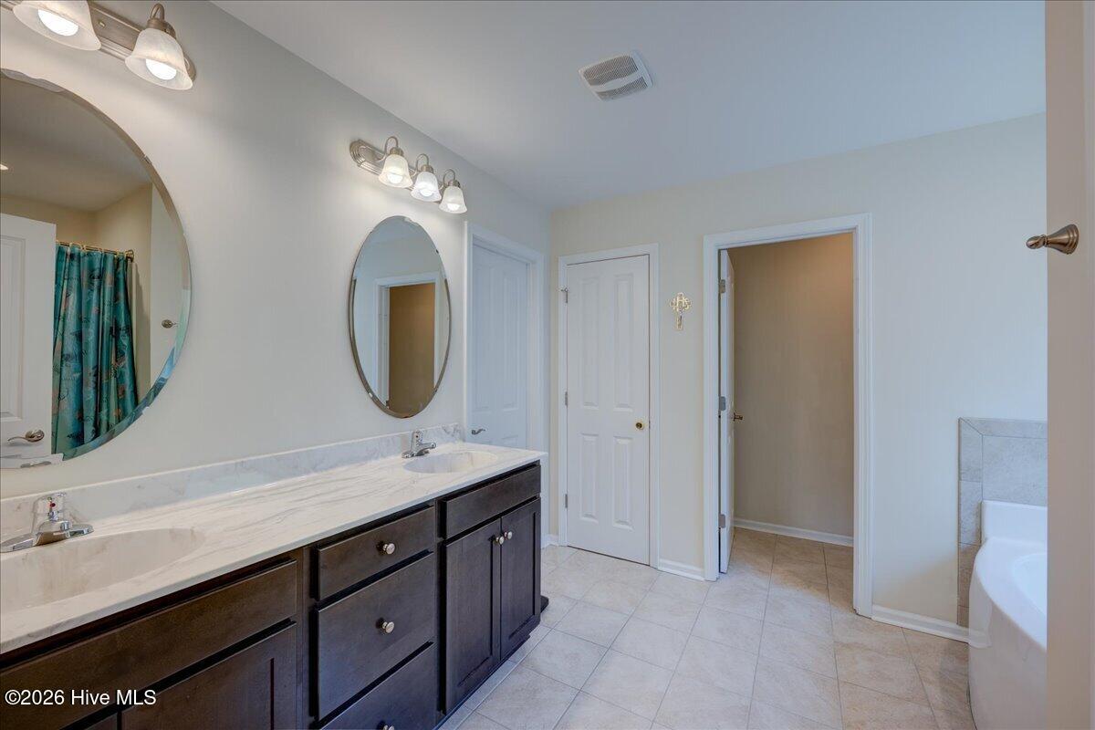 326 Station House Road New Bern, NC 28562 - Photo 24 of 35 Primary Suite Bath