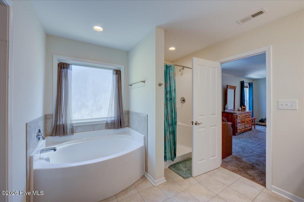 326 Station House Road New Bern, NC 28562 - Photo 25 of 35 Garden Tub and Separate Shower