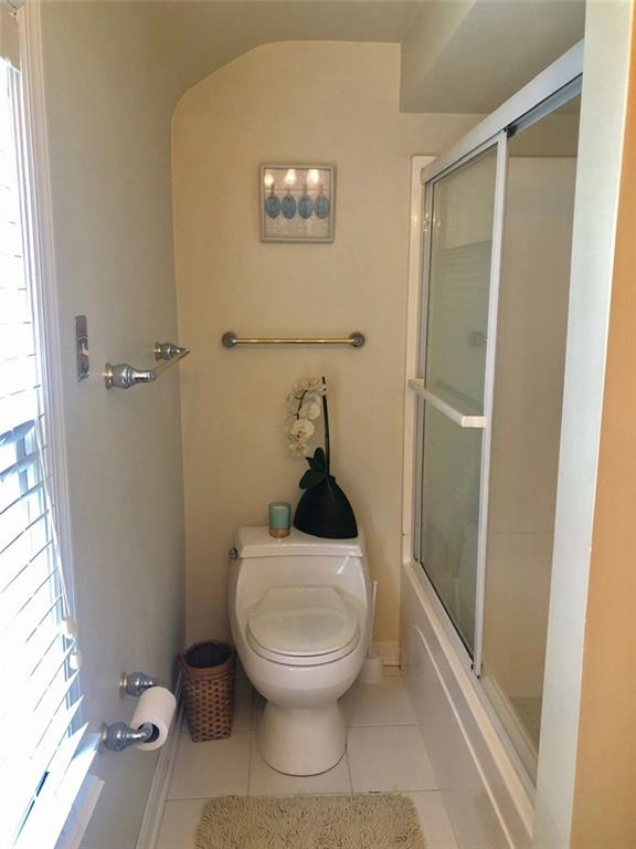 143 Boxfield Road Pittsburgh, PA 15241 - Photo 19 of 25 bright and happy and updated guest/hall bath