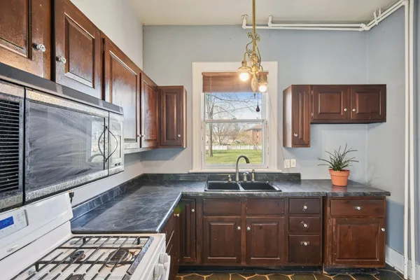 $305,000 | 1003 North Chicago Street, Pontiac, IL 61764