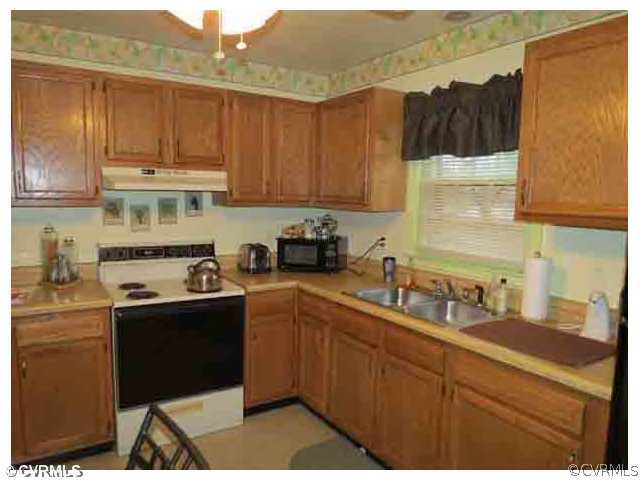 1902 Springton Road Richmond, VA 23222 - Photo 4 of 8 Kitchen