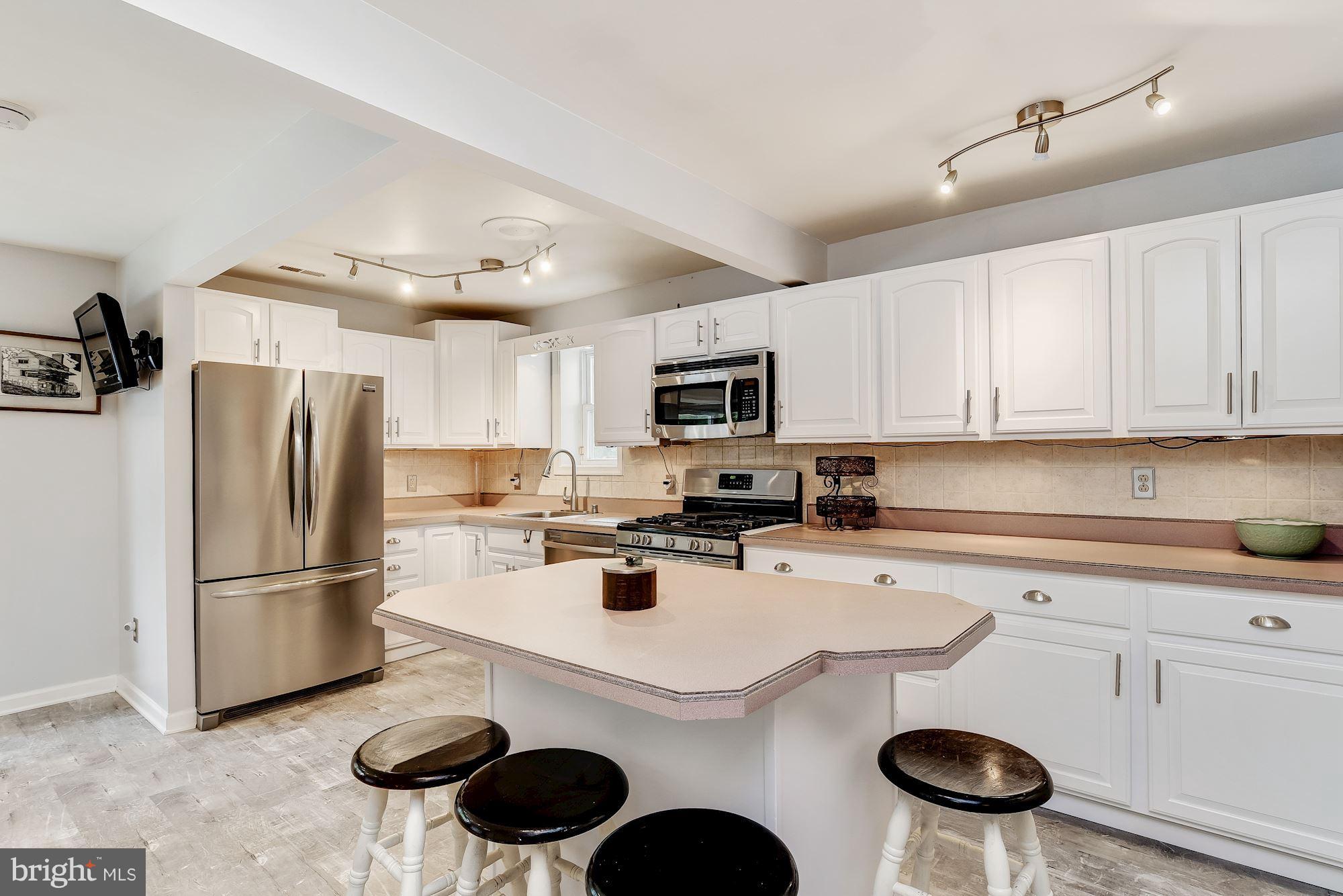 1906 Mountain Road Joppa, MD 21085 - Photo 5 of 30 Eat-In Kitchen