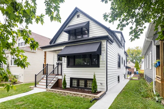 $1,900 | 5942 West Eastwood Avenue, Unit 2, Chicago, IL 60630