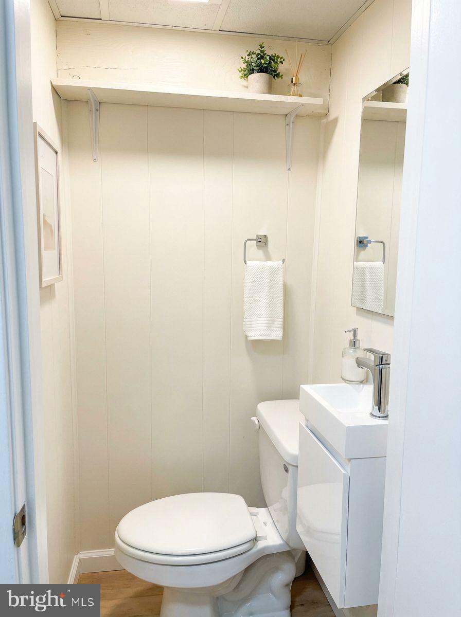 1130 South 15th Street Philadelphia, PA 19146 - Photo 15 of 38 Powder Room - First Floor- REimagine Home AI