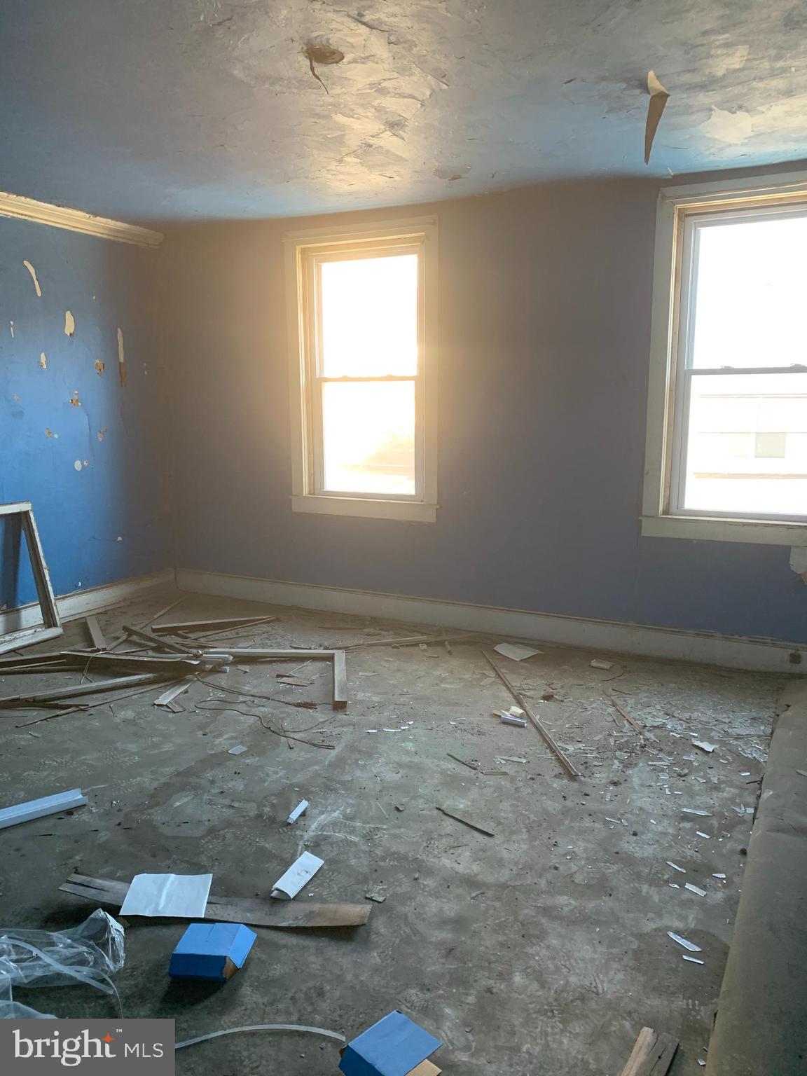 1130 South 15th Street Philadelphia, PA 19146 - Photo 28 of 38 Second Floor - Front Room