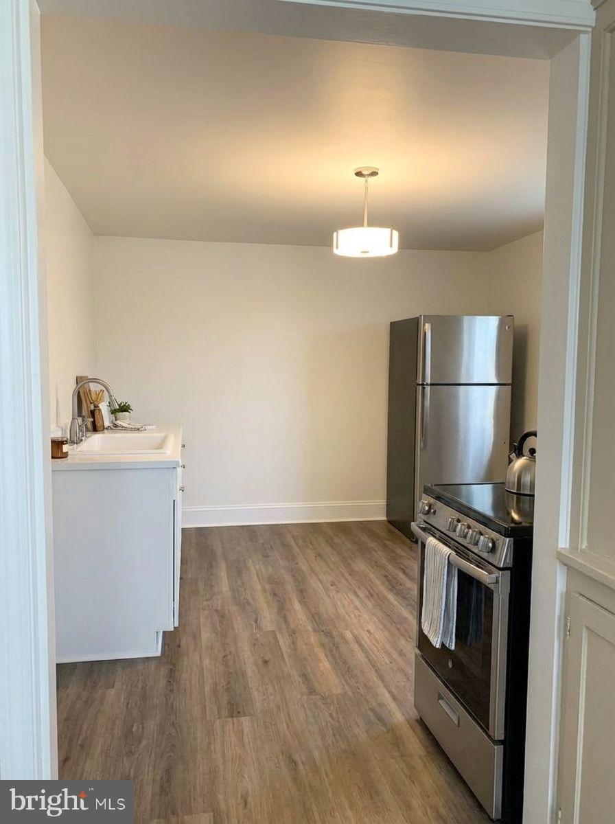 1130 South 15th Street Philadelphia, PA 19146 - Photo 33 of 38 Third Floor apartment - kitchen-REimagine Home AI