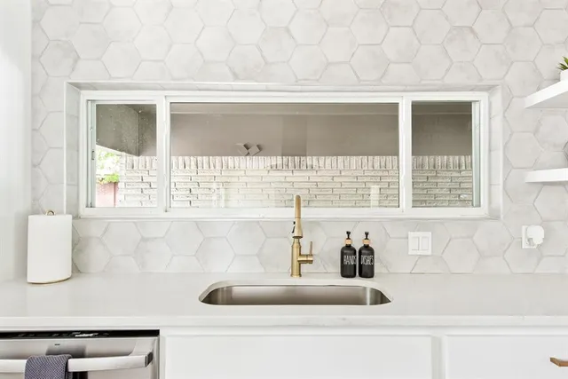 $2,800 | 4252 McComas Road, Haltom City, TX 76117