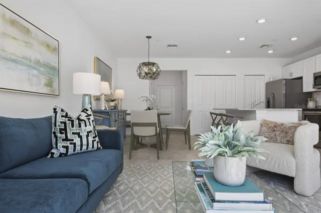 $2,240 | 4915 1st Avenue East, Unit BAHIA, Bradenton, FL 34208