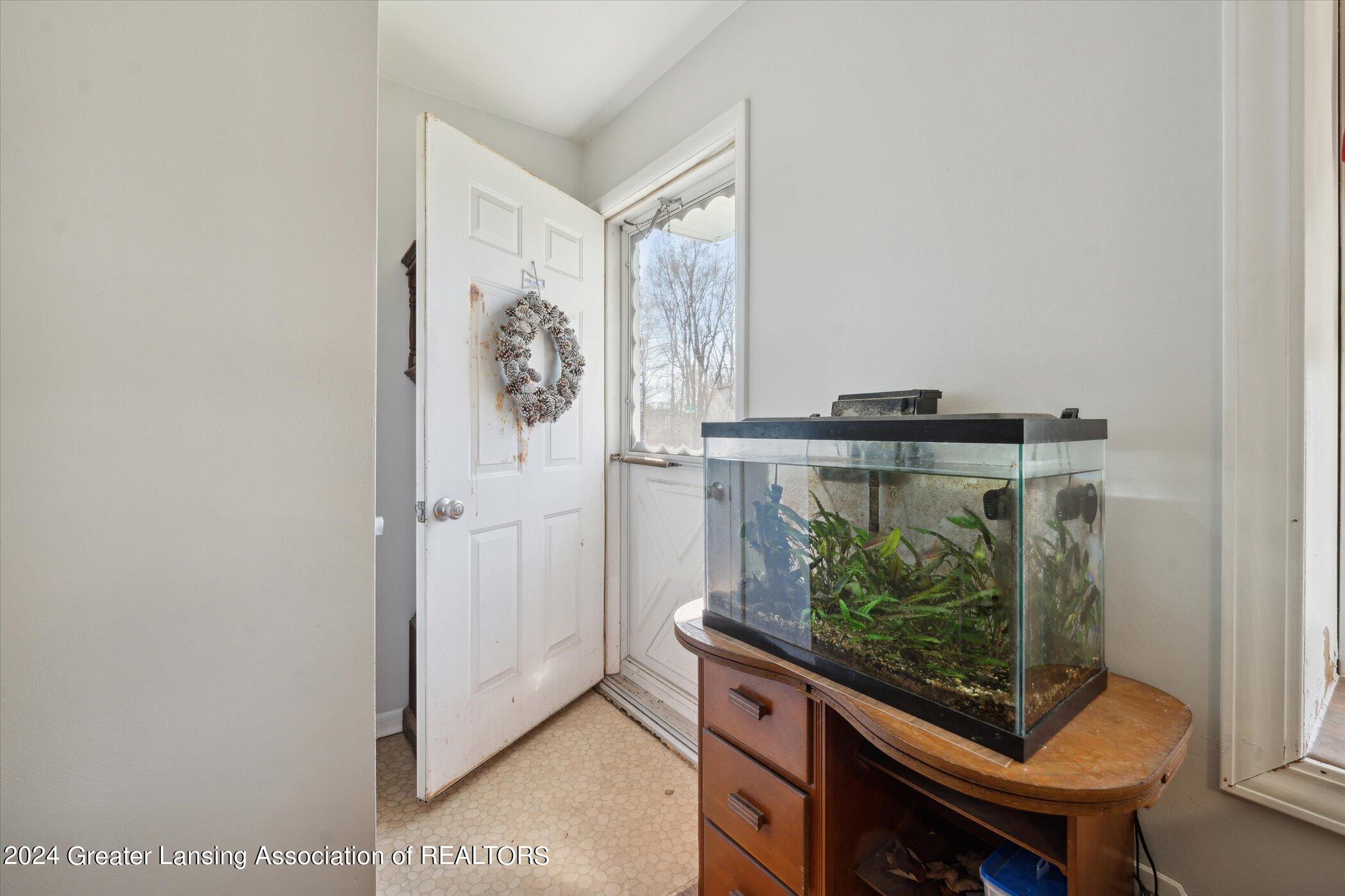2276 Reed Street Lansing, MI 48911 - Photo 6 of 40 06-2276-Reed-St-Lansing-MI-48911-WindowS