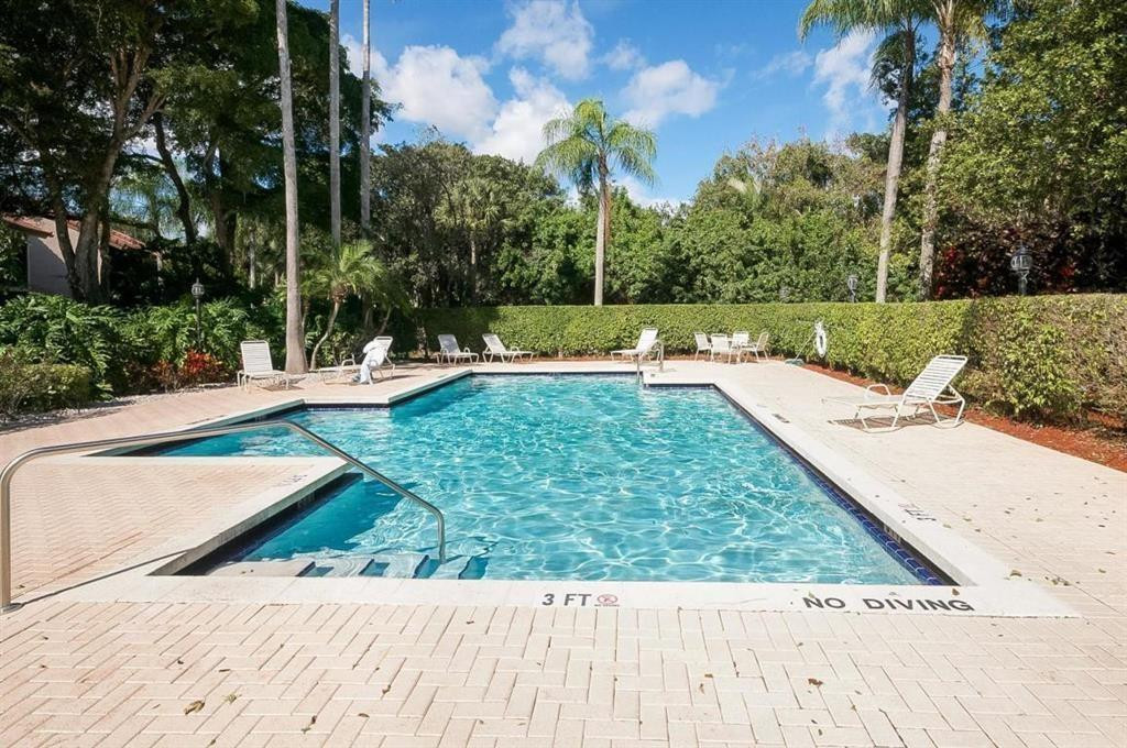 5590 Coach House Circle, Unit B Boca Raton, FL 33486 - Photo 4 of 38 Community pool