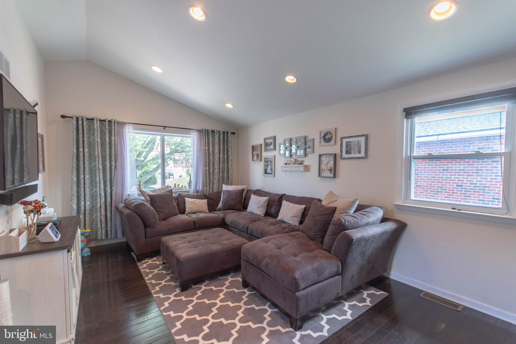 628 Colebrook Road Philadelphia, PA 19115 - Photo 7 of 35 Gallery Image 7