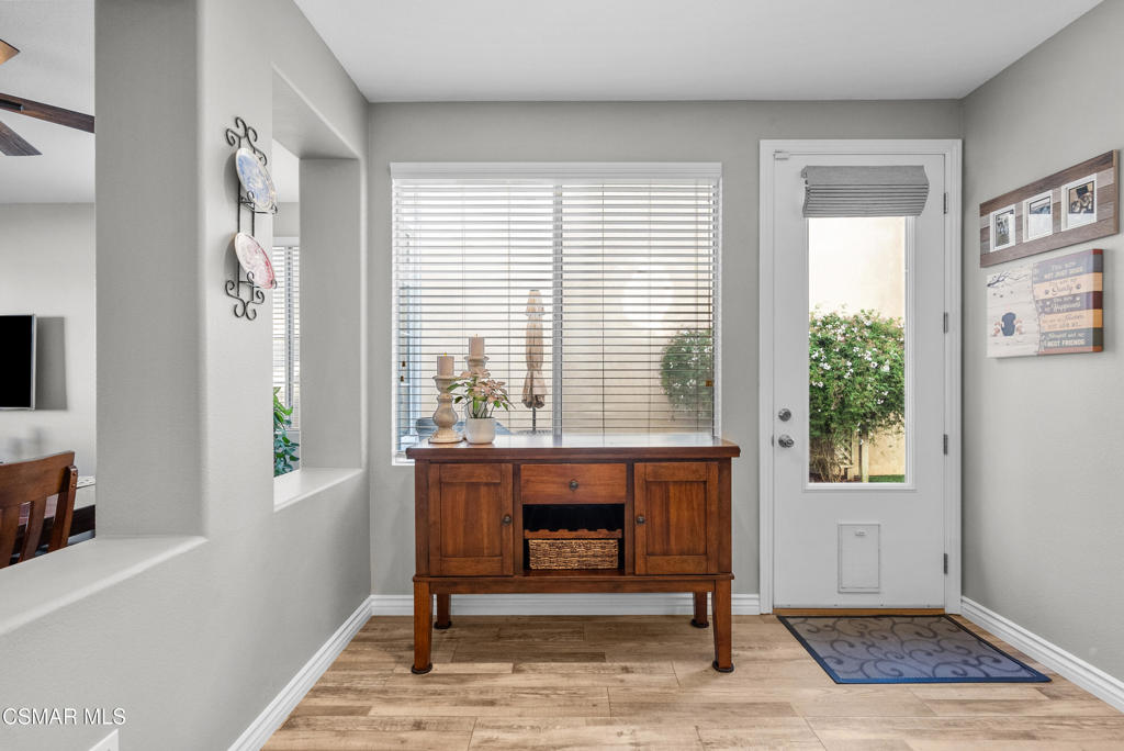 2473 Aurora Lane Simi Valley, CA 93063 - Photo 11 of 32