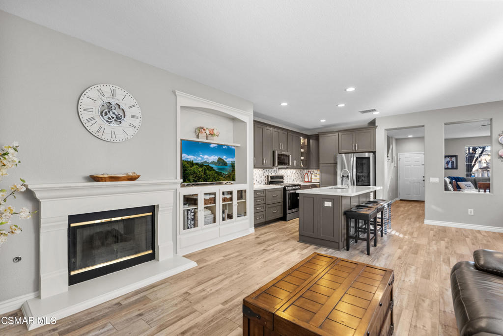 2473 Aurora Lane Simi Valley, CA 93063 - Photo 14 of 32