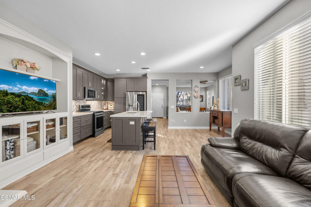 2473 Aurora Lane Simi Valley, CA 93063 - Photo 15 of 32