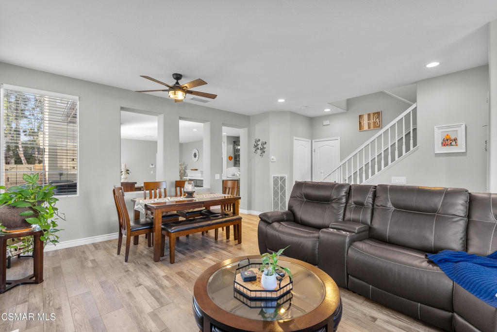 2473 Aurora Lane Simi Valley, CA 93063 - Photo 5 of 32