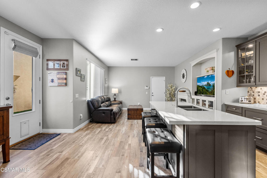 2473 Aurora Lane Simi Valley, CA 93063 - Photo 7 of 32