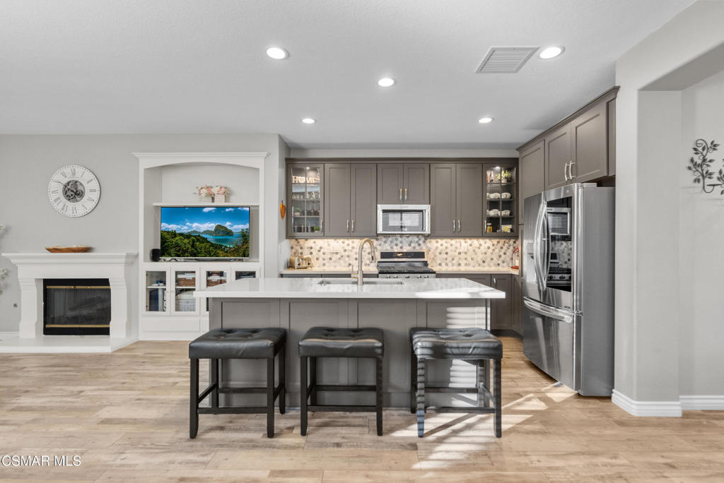 2473 Aurora Lane Simi Valley, CA 93063 - Photo 8 of 32