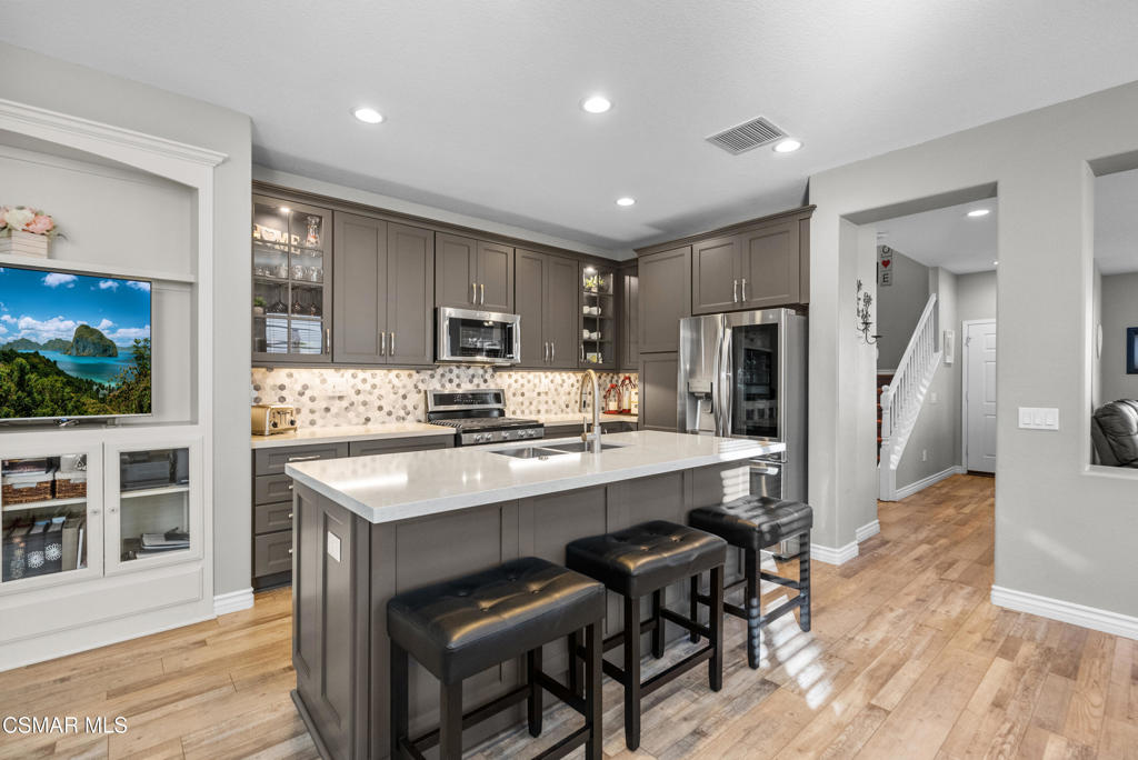 2473 Aurora Lane Simi Valley, CA 93063 - Photo 9 of 32