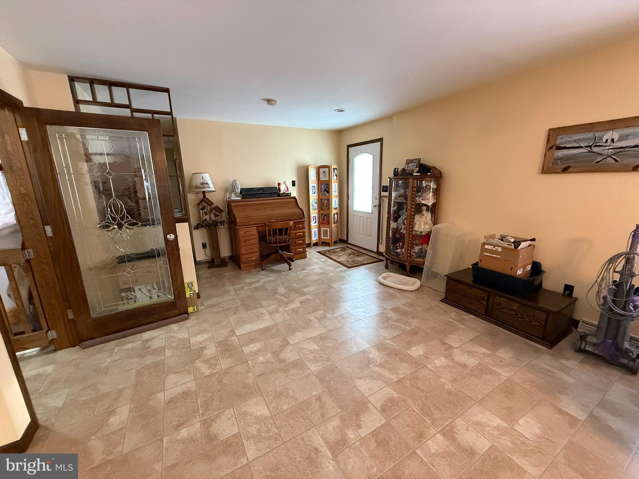 435 Westley Road Mohnton, PA 19540 - Photo 21 of 43 a view of a livingroom with furniture and a livingroom