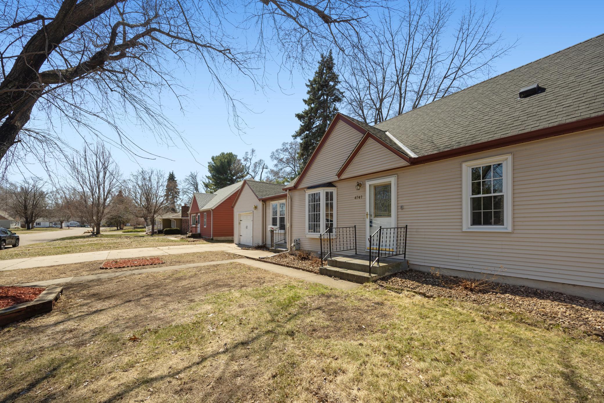 4741 Edgewood Avenue North Crystal, MN 55428 - Photo 32 of 35