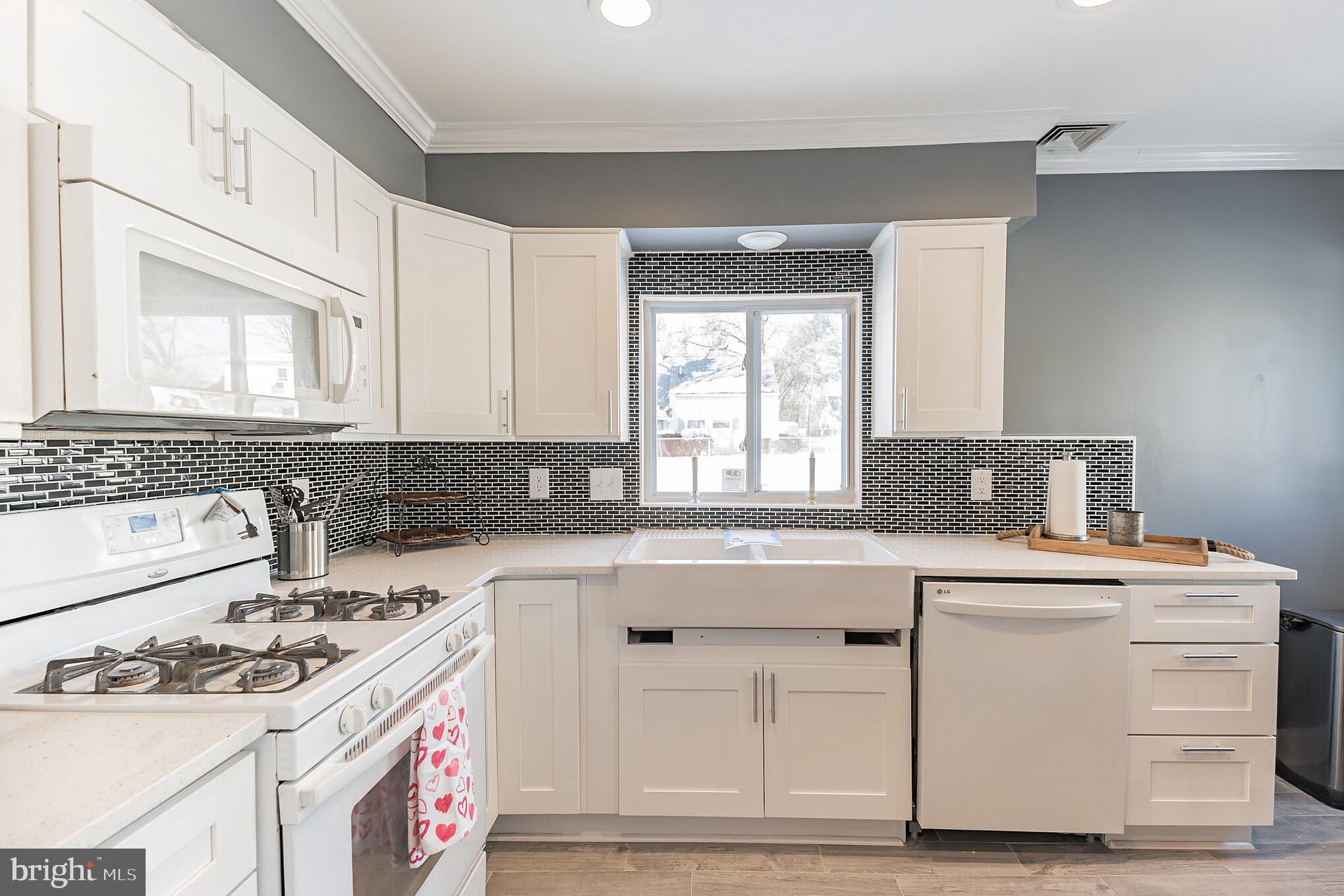 9245 Woodenbridge Road Philadelphia, PA 19114 - Photo 11 of 31 Gallery Image 11