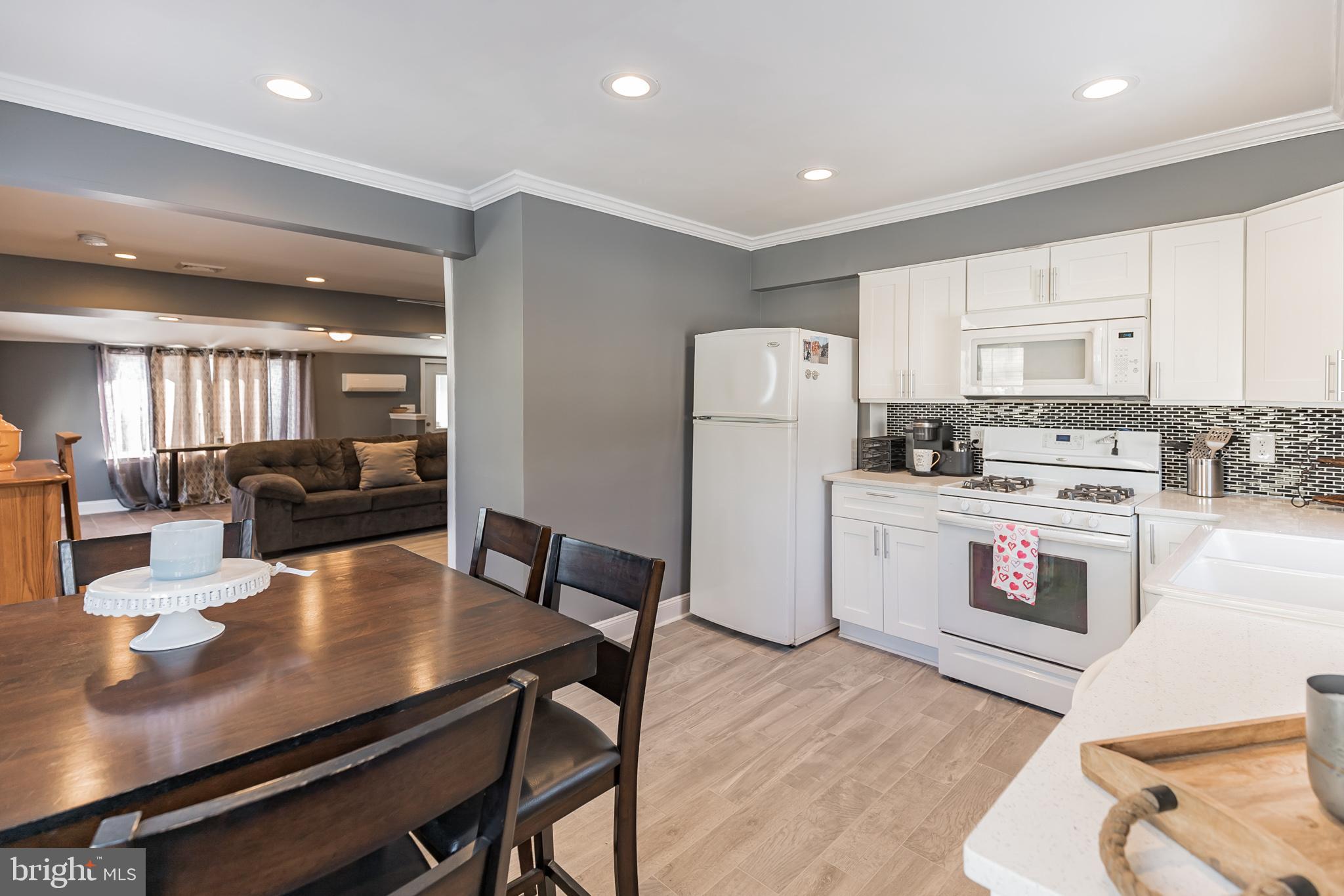 9245 Woodenbridge Road Philadelphia, PA 19114 - Photo 15 of 31 Gallery Image 15