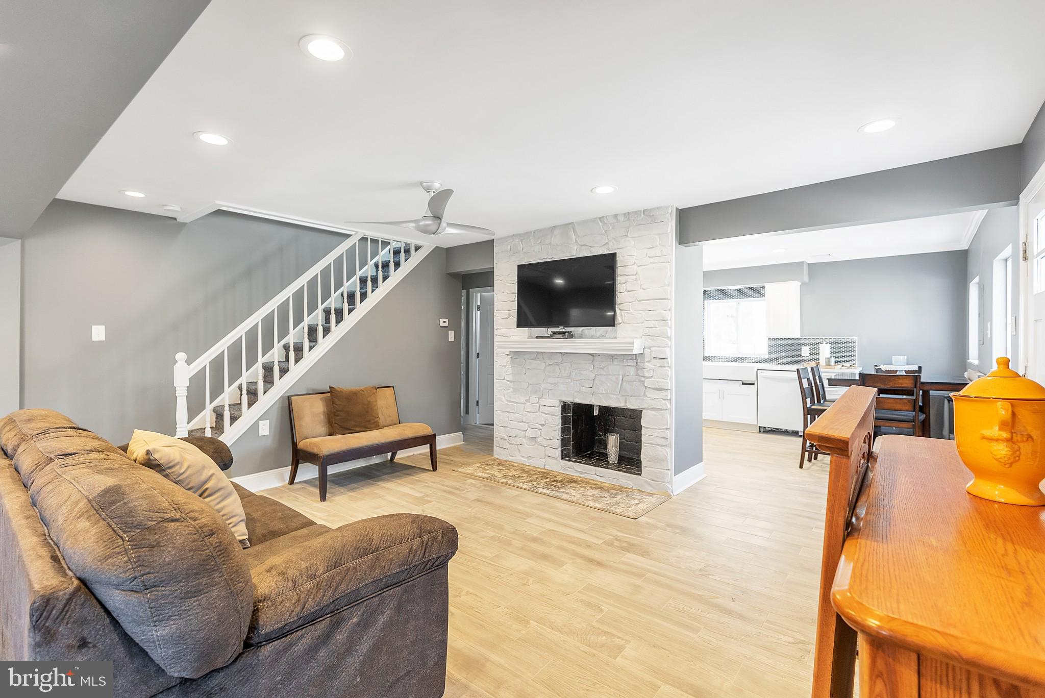 9245 Woodenbridge Road Philadelphia, PA 19114 - Photo 6 of 31 Gallery Image 6