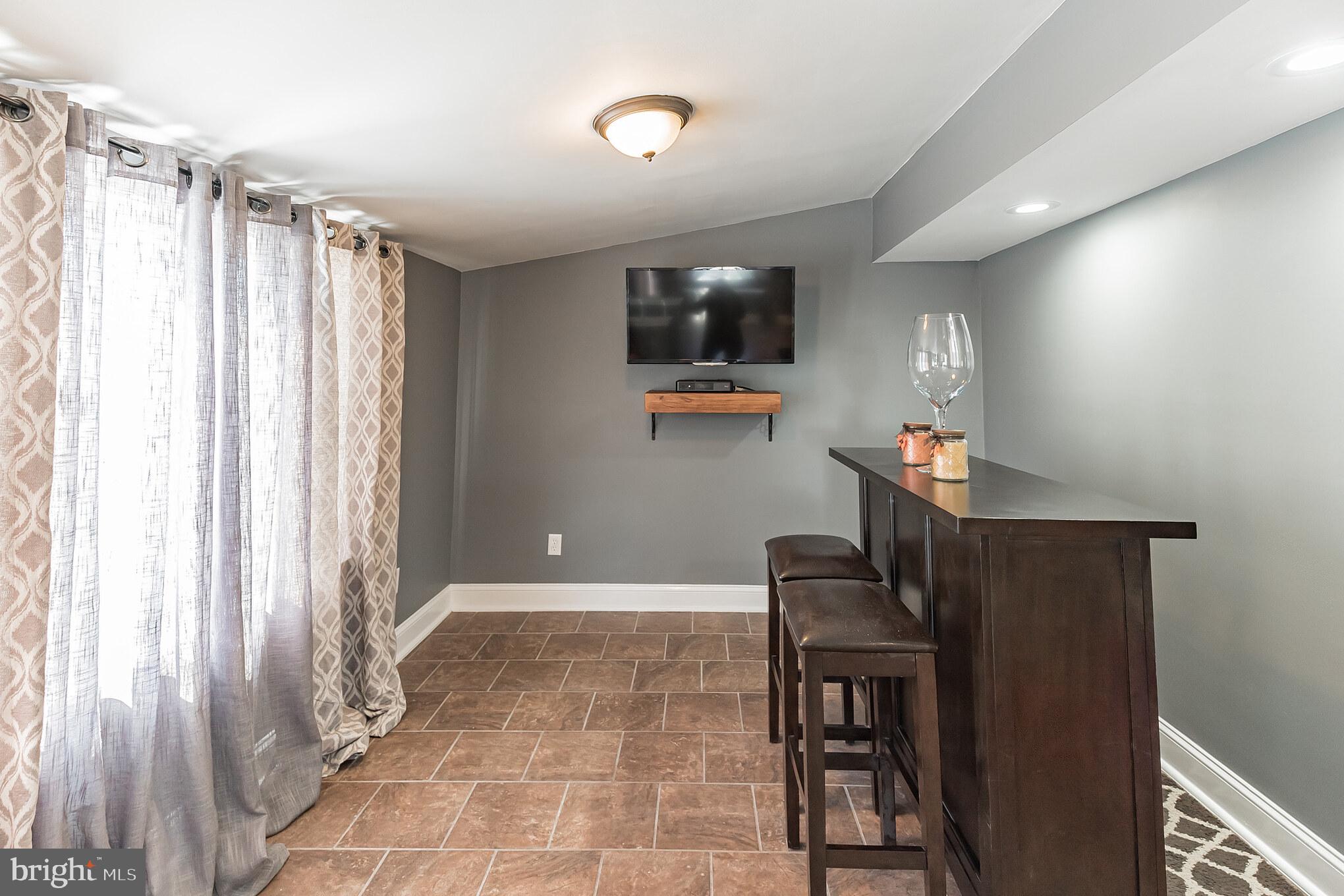 9245 Woodenbridge Road Philadelphia, PA 19114 - Photo 10 of 31 Gallery Image 10