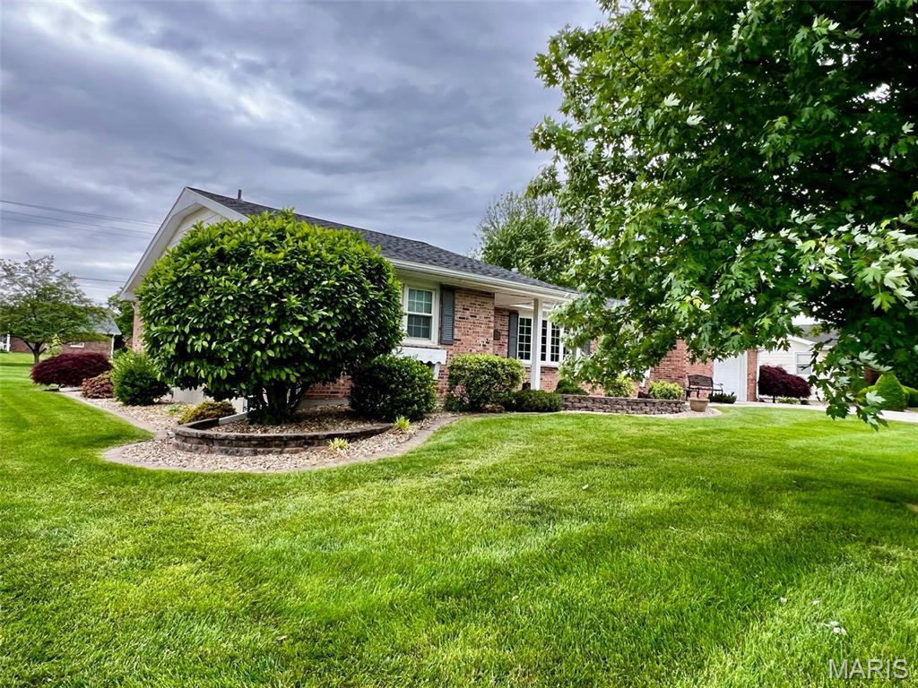 403 Sutton Drive Palmyra, MO 63461 - Photo 2 of 47