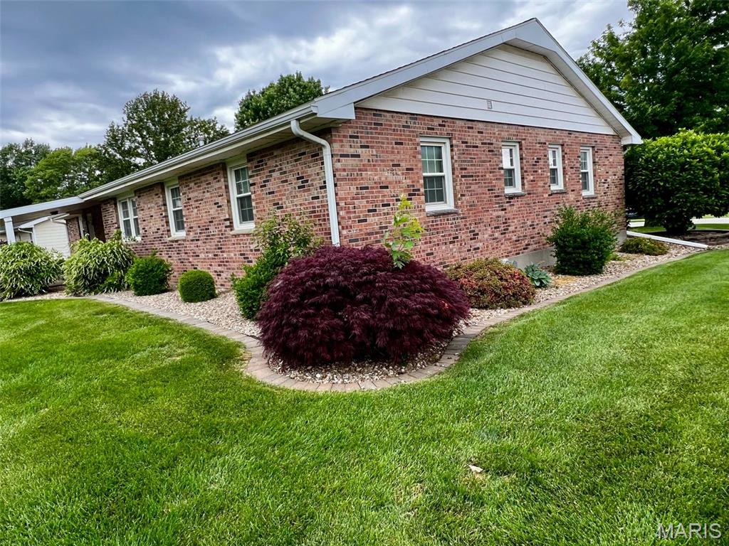 403 Sutton Drive Palmyra, MO 63461 - Photo 4 of 47