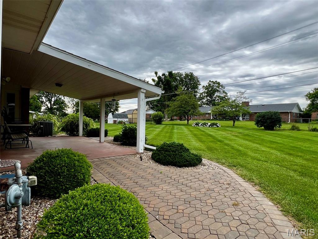 403 Sutton Drive Palmyra, MO 63461 - Photo 5 of 47