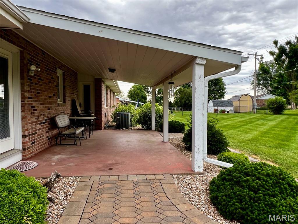 403 Sutton Drive Palmyra, MO 63461 - Photo 6 of 47