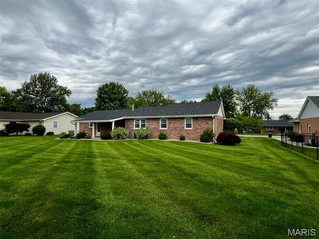 403 Sutton Drive Palmyra, MO 63461 - Photo 8 of 47