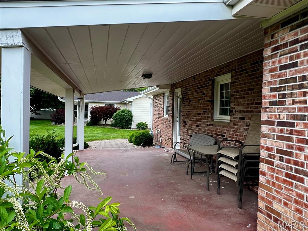 403 Sutton Drive Palmyra, MO 63461 - Photo 9 of 47